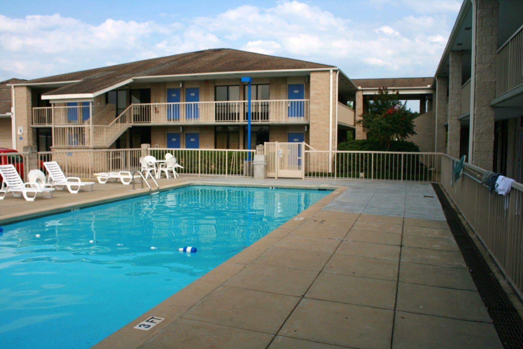 Motel Red Roof 2*